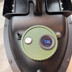 Bouchon batterie vissé avec afficheur de tension D18